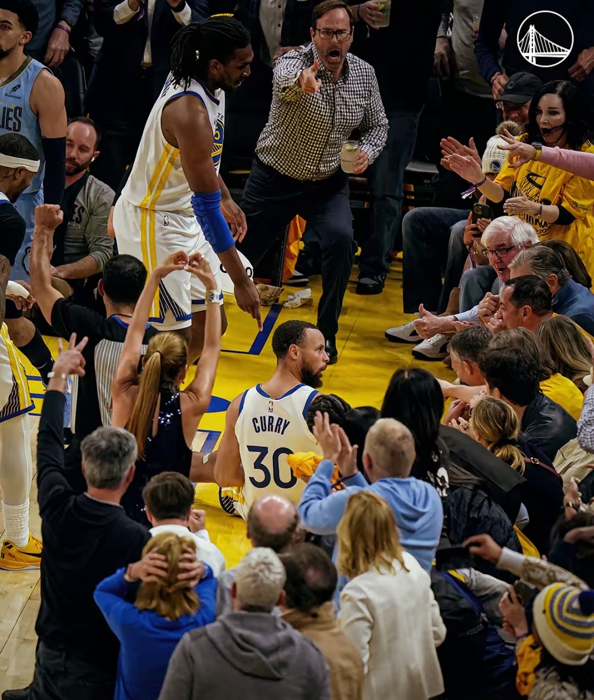 刚刚！库里与30激战公牛分钟埃因霍温今夜手感冰凉，关键时刻费城76人门线救险的简单介绍爱游戏平台体验